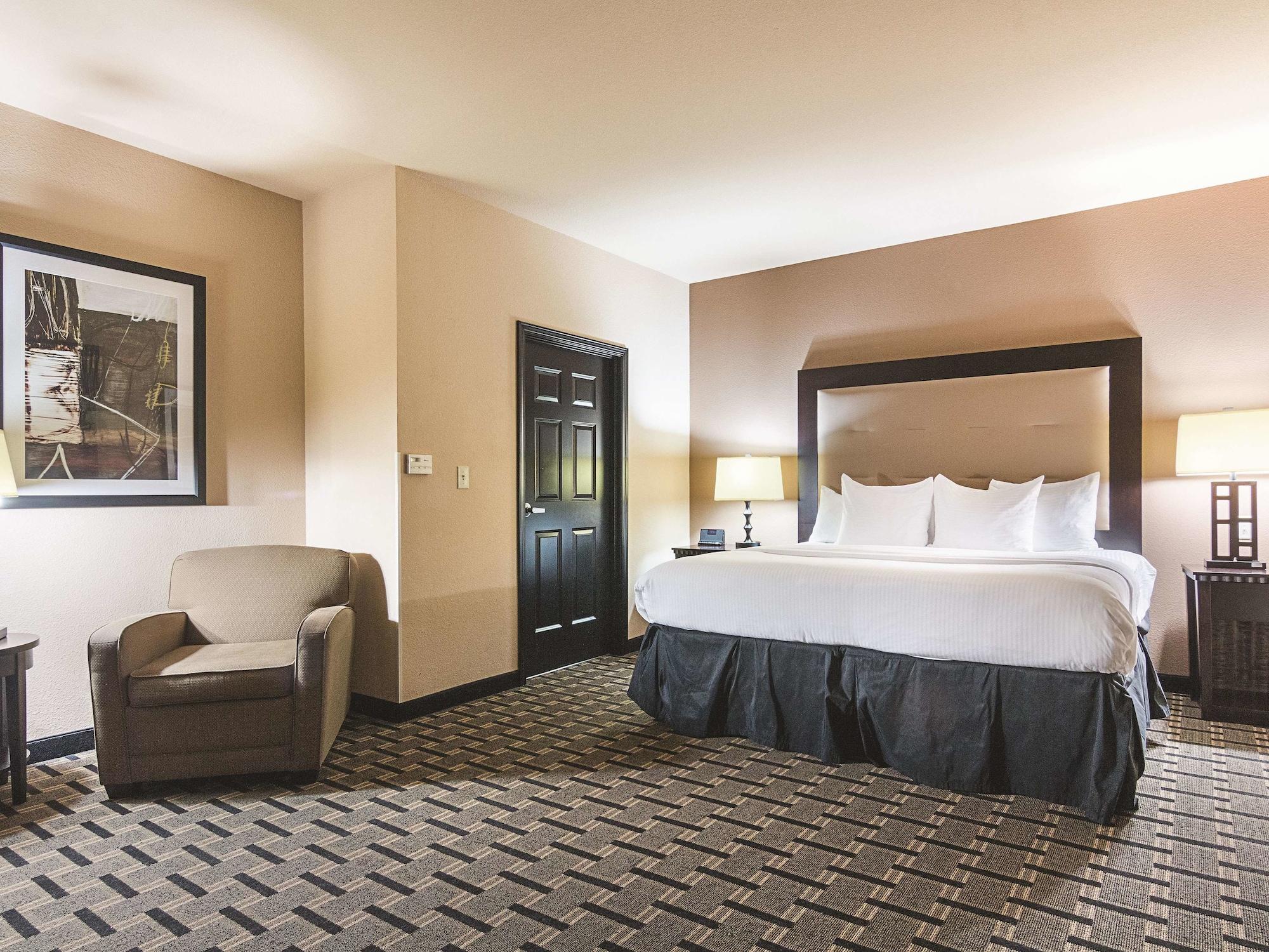 Отель La Quinta By Wyndham Mt. Pleasant Mount Pleasant Экстерьер фото