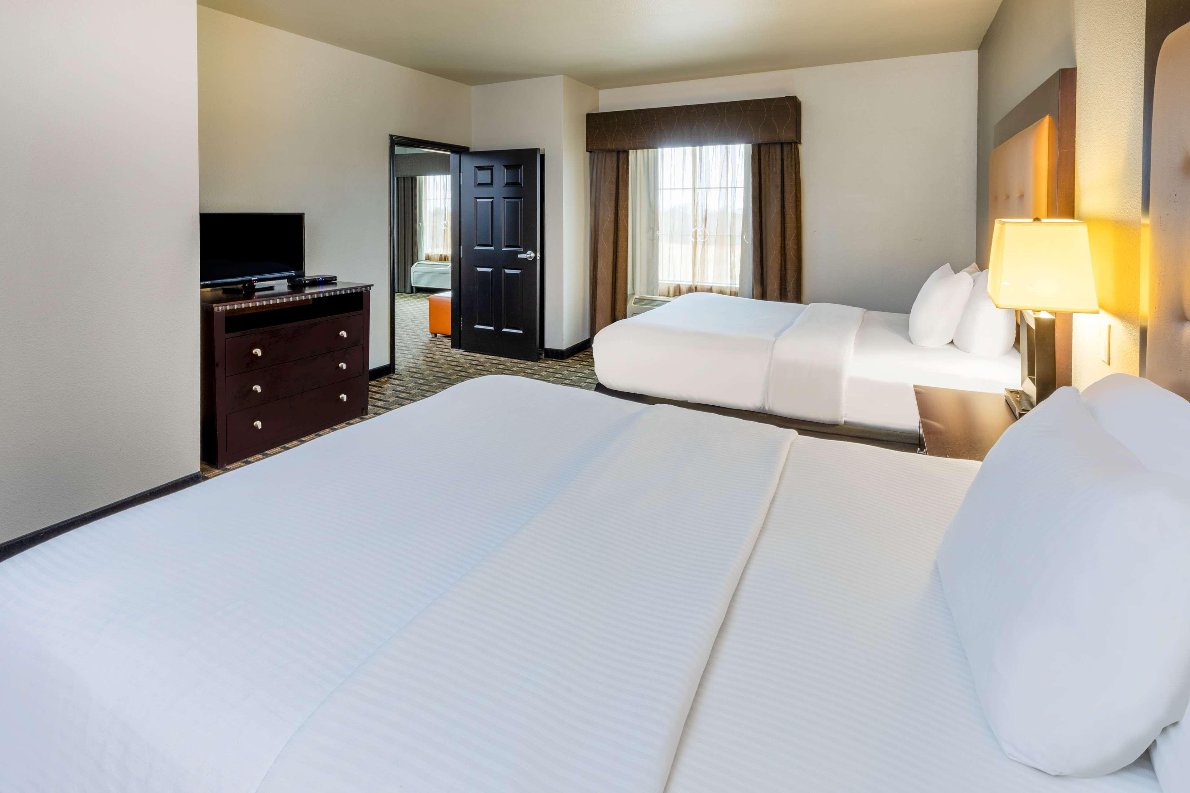 Отель La Quinta By Wyndham Mt. Pleasant Mount Pleasant Экстерьер фото