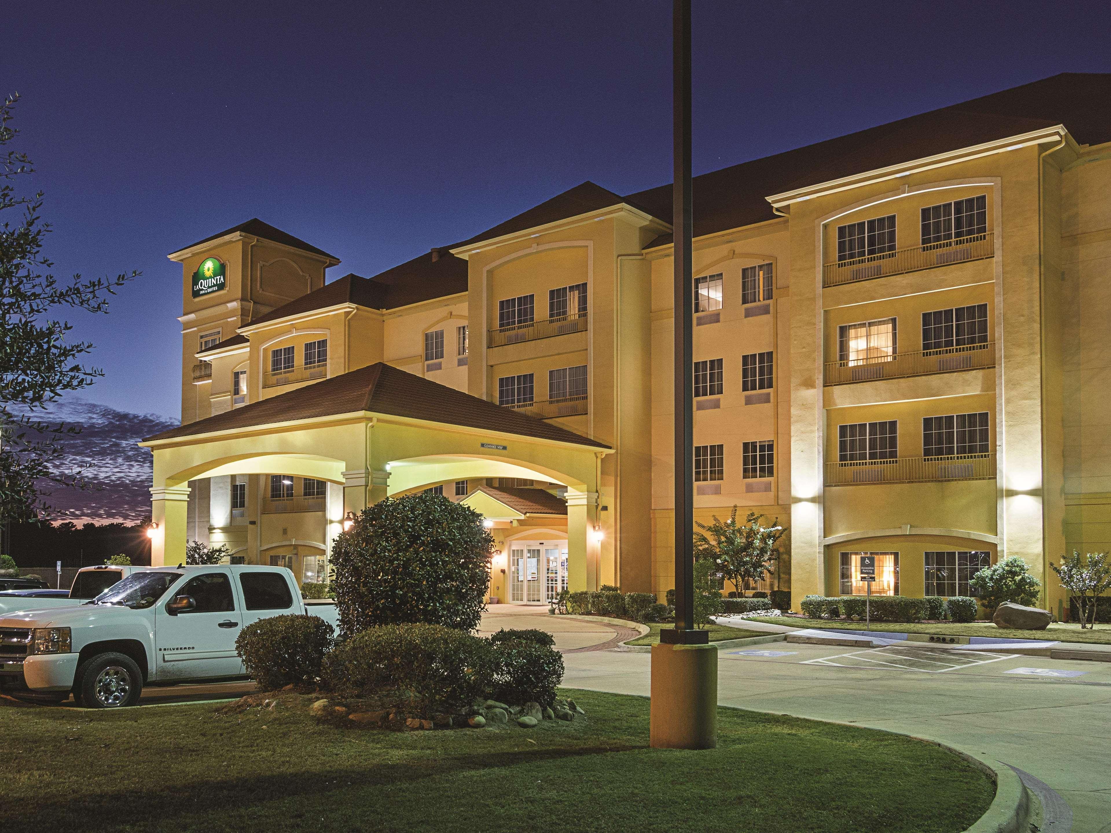 Отель La Quinta By Wyndham Mt. Pleasant Mount Pleasant Экстерьер фото