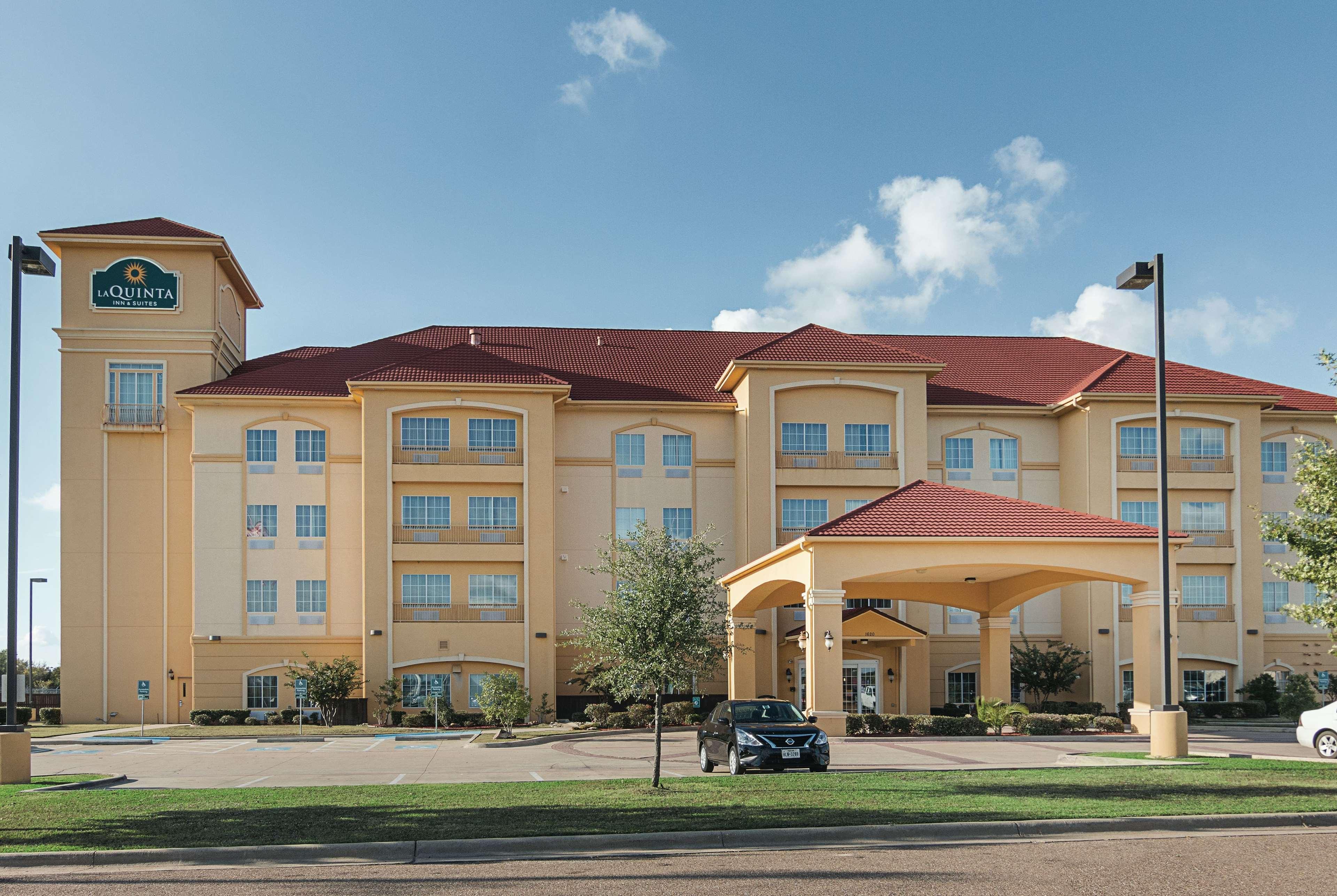 Отель La Quinta By Wyndham Mt. Pleasant Mount Pleasant Экстерьер фото