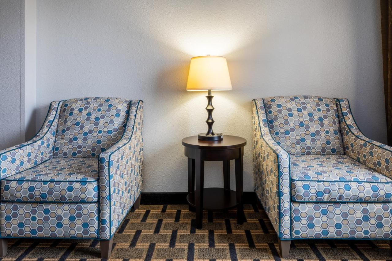 Отель La Quinta By Wyndham Mt. Pleasant Mount Pleasant Экстерьер фото