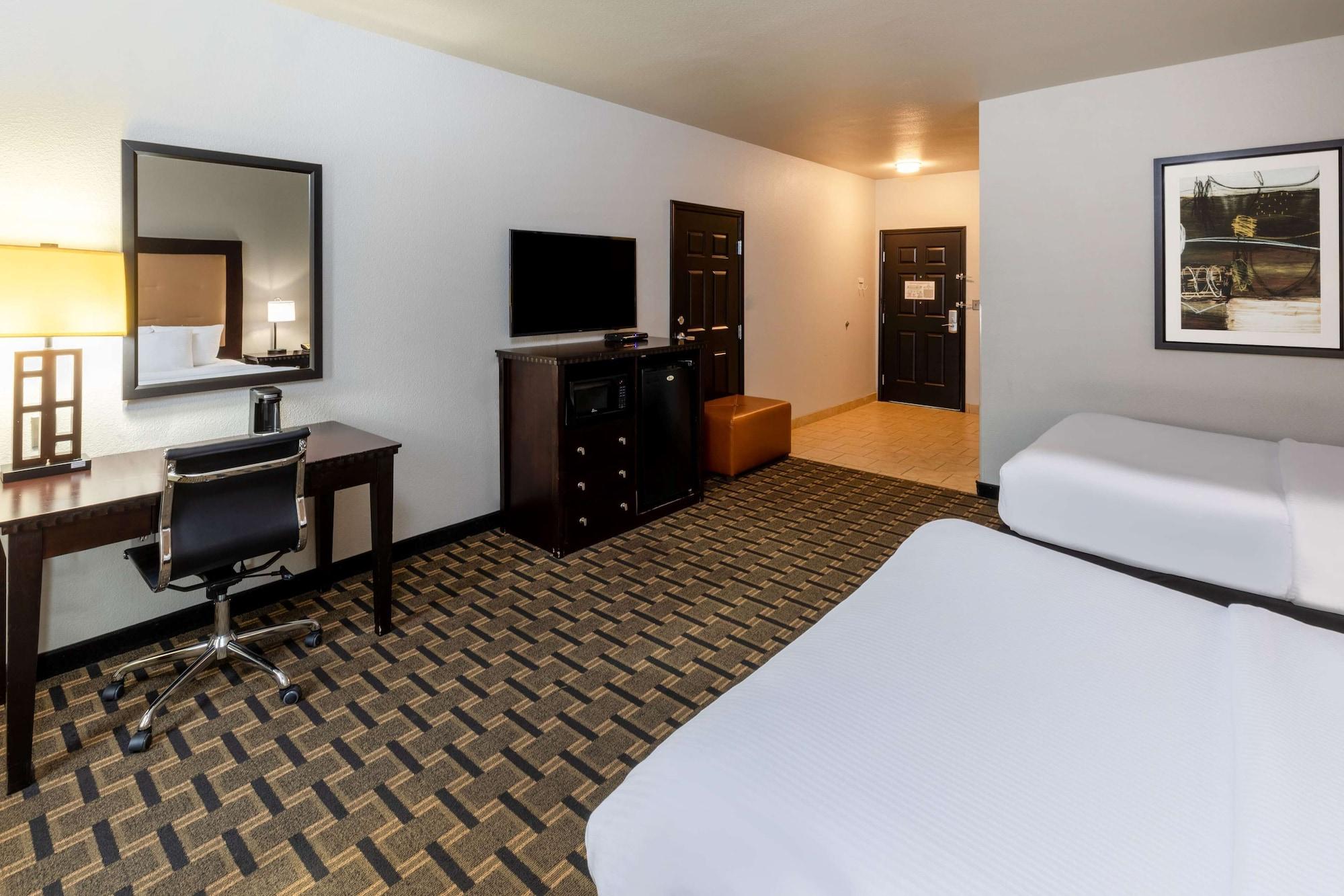 Отель La Quinta By Wyndham Mt. Pleasant Mount Pleasant Экстерьер фото