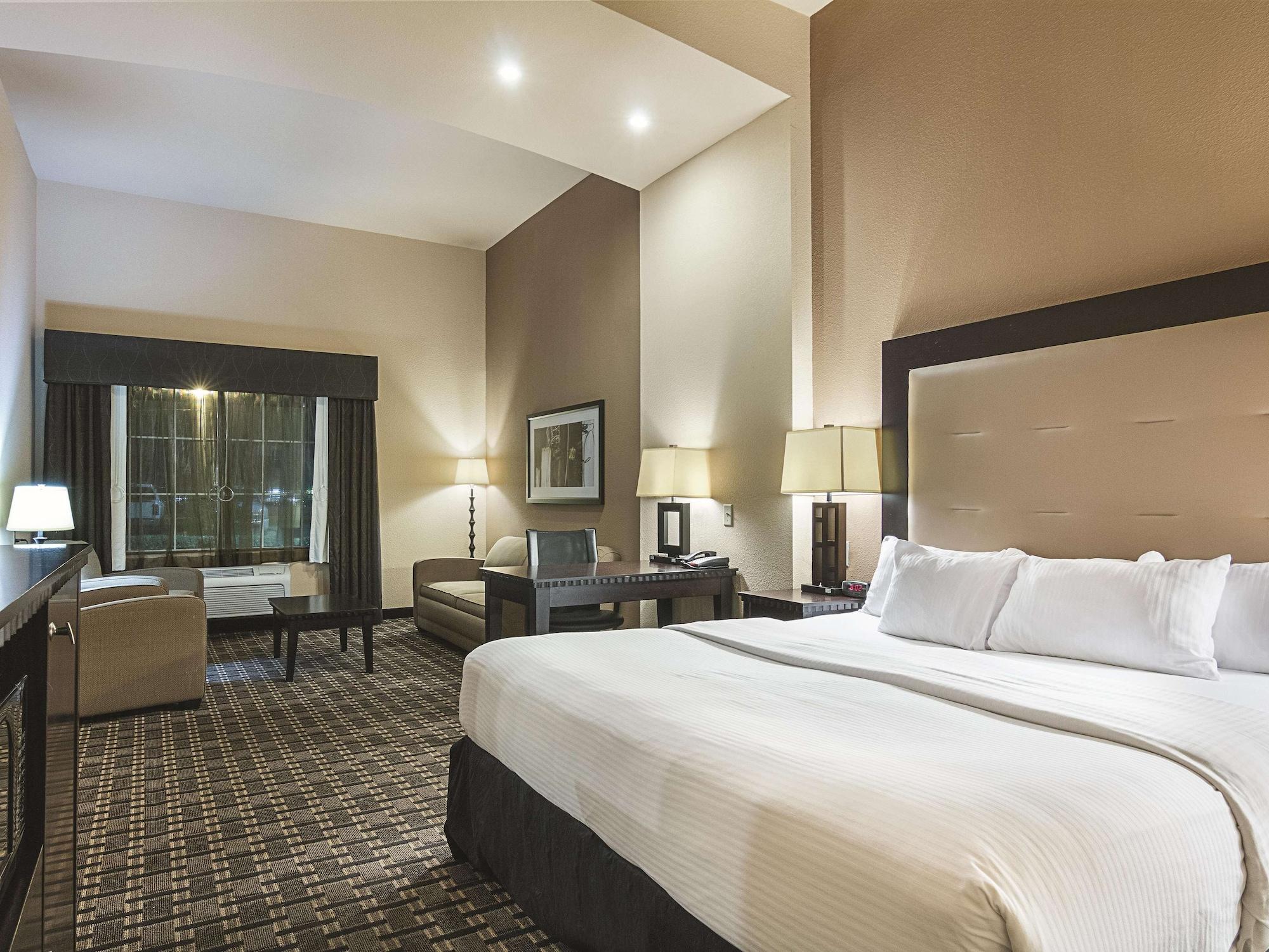 Отель La Quinta By Wyndham Mt. Pleasant Mount Pleasant Экстерьер фото