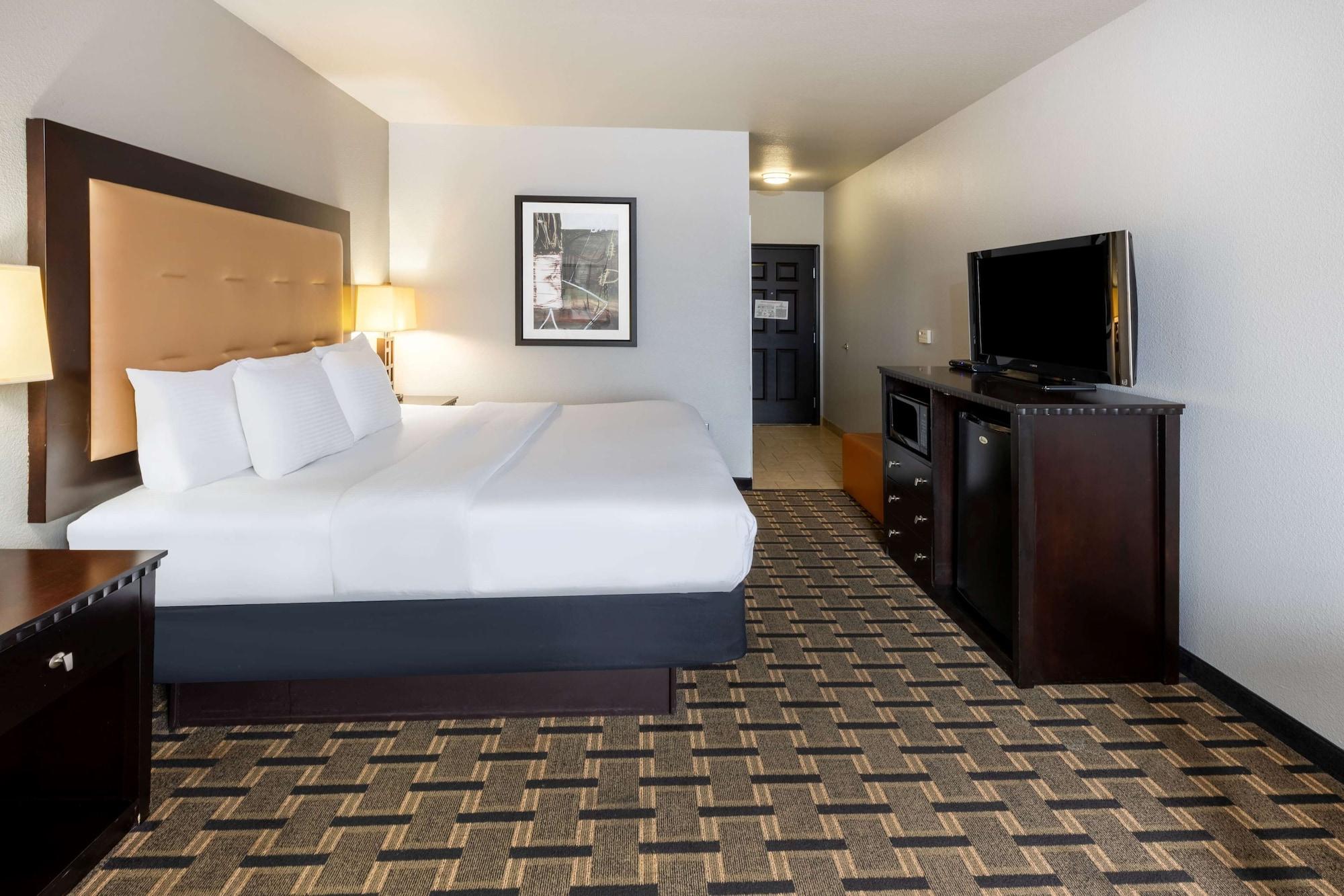 Отель La Quinta By Wyndham Mt. Pleasant Mount Pleasant Экстерьер фото