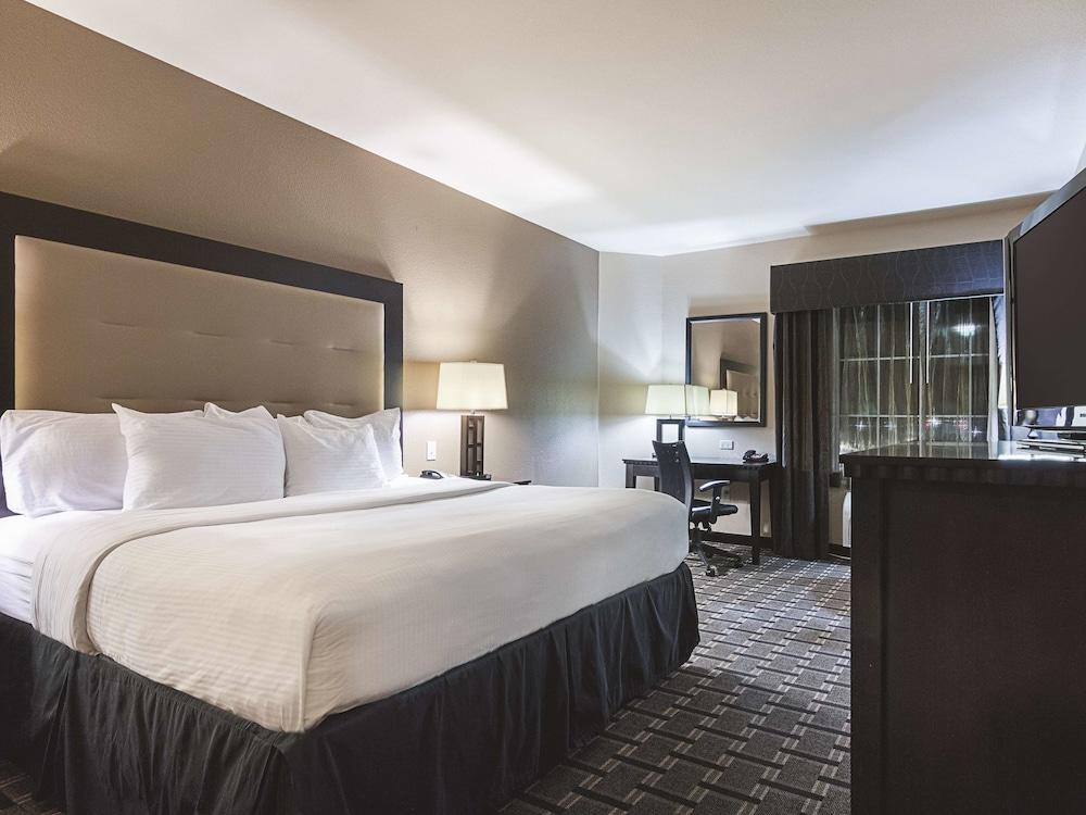 Отель La Quinta By Wyndham Mt. Pleasant Mount Pleasant Экстерьер фото