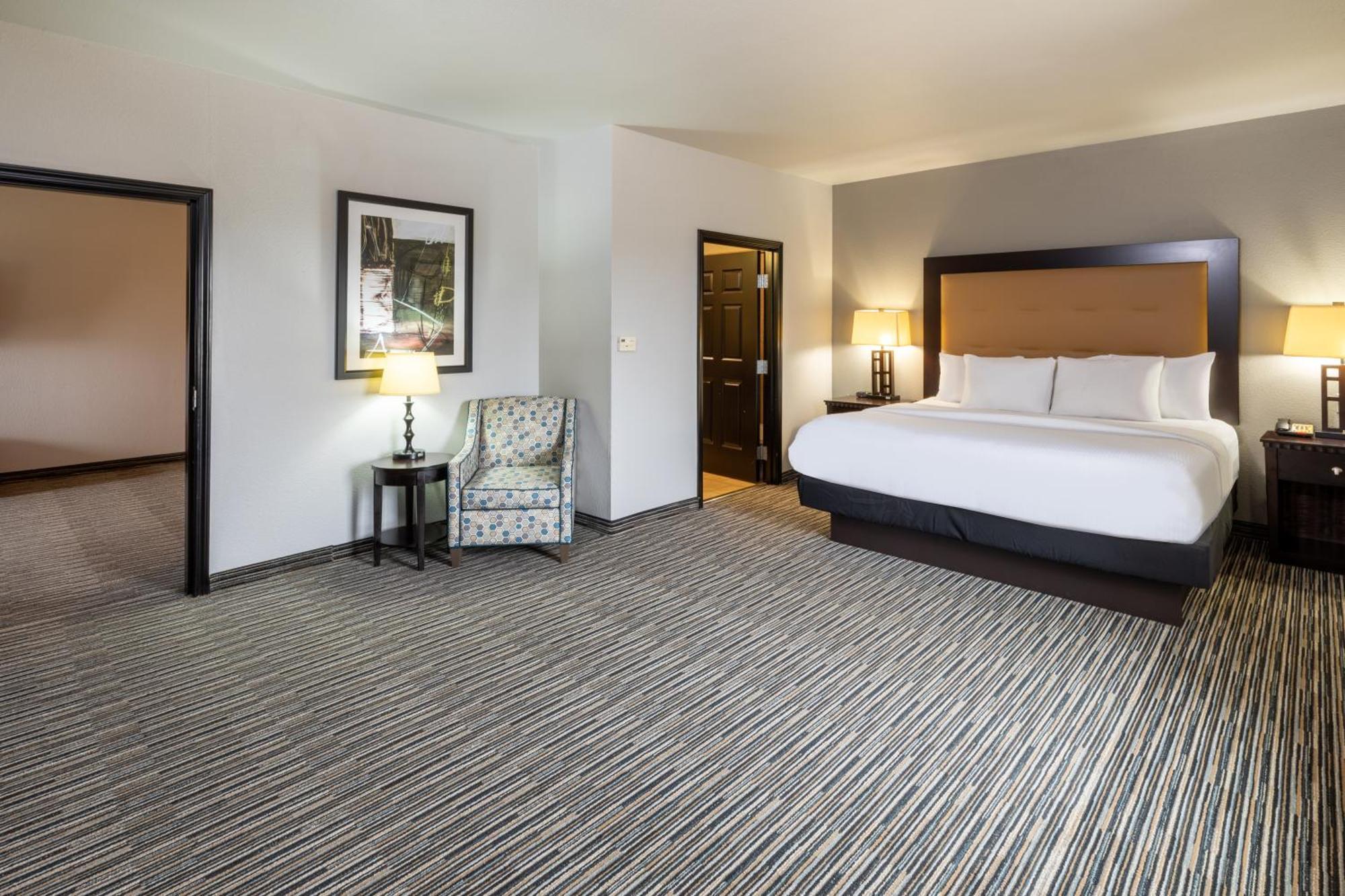 Отель La Quinta By Wyndham Mt. Pleasant Mount Pleasant Экстерьер фото