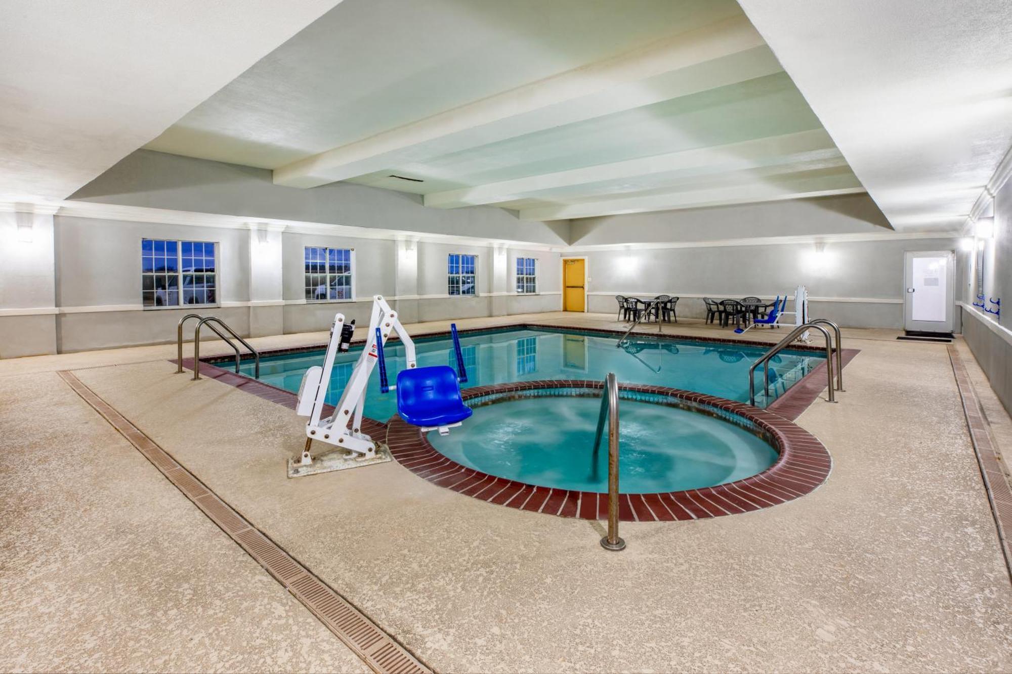 Отель La Quinta By Wyndham Mt. Pleasant Mount Pleasant Экстерьер фото