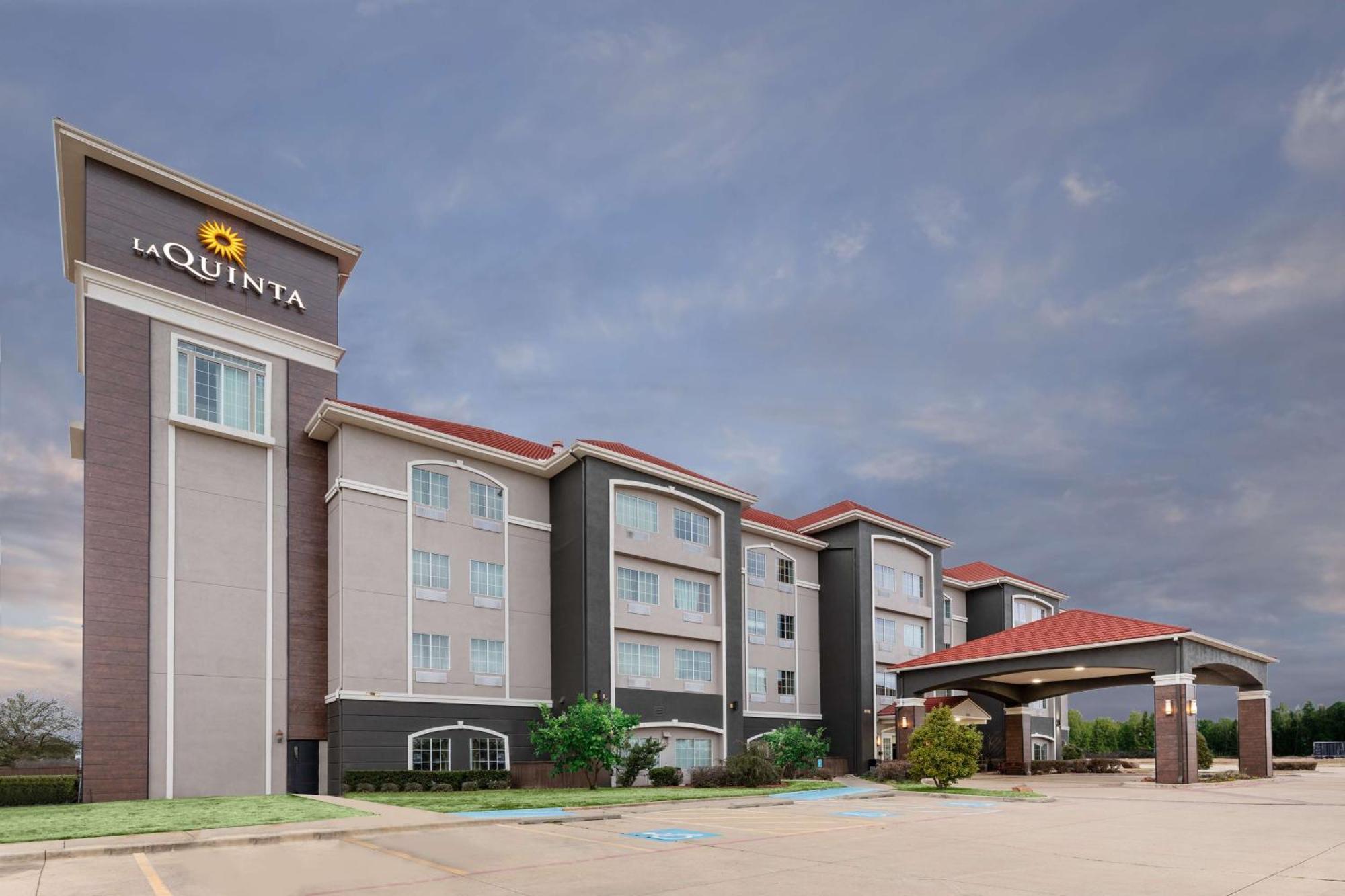 Отель La Quinta By Wyndham Mt. Pleasant Mount Pleasant Экстерьер фото