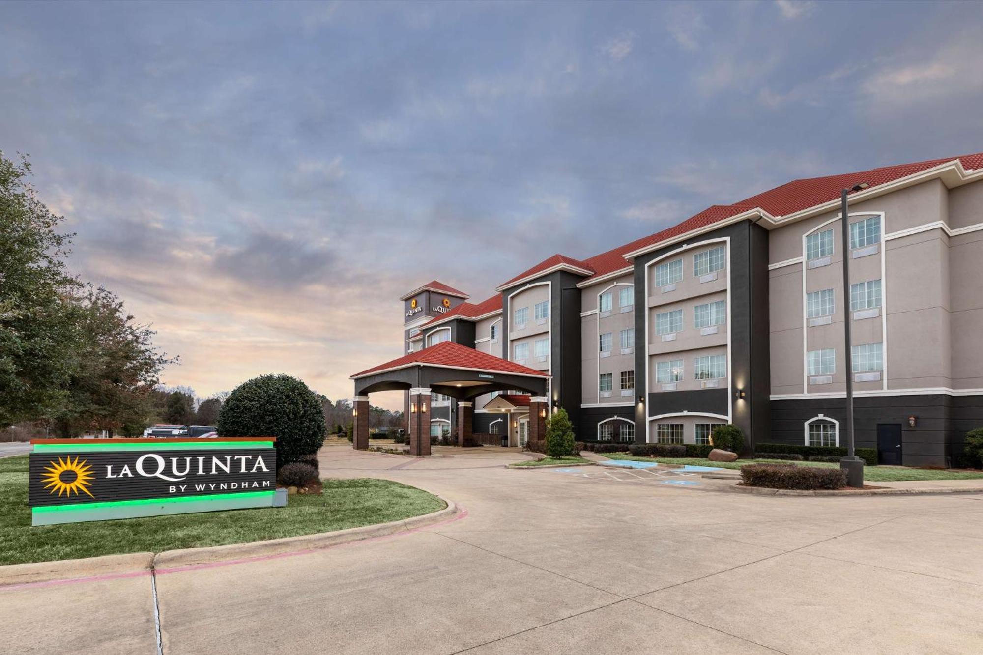Отель La Quinta By Wyndham Mt. Pleasant Mount Pleasant Экстерьер фото