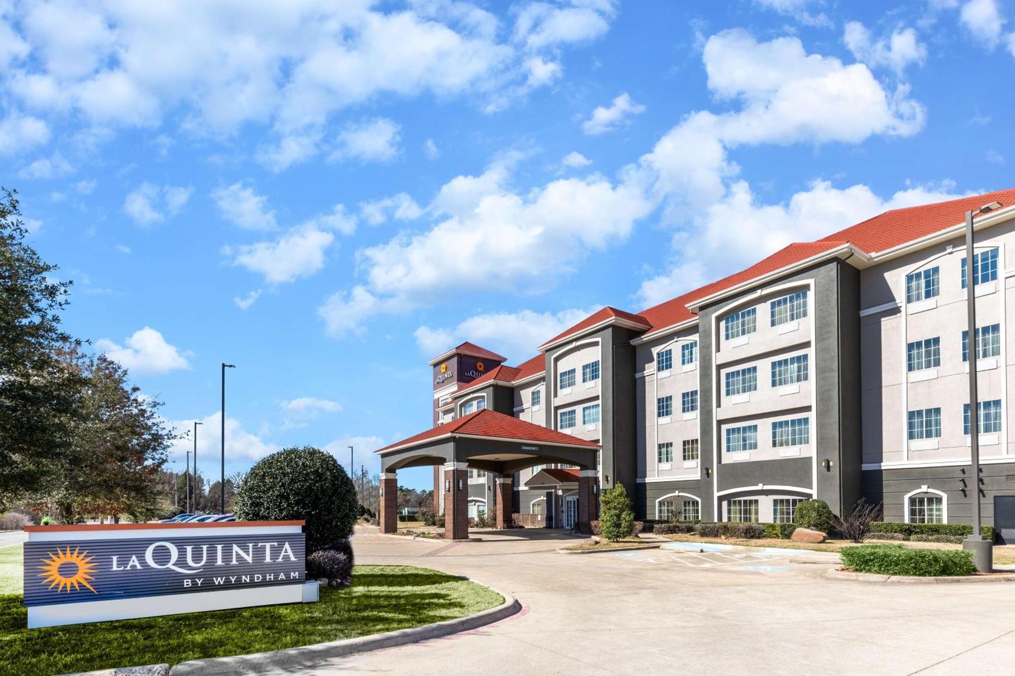 Отель La Quinta By Wyndham Mt. Pleasant Mount Pleasant Экстерьер фото