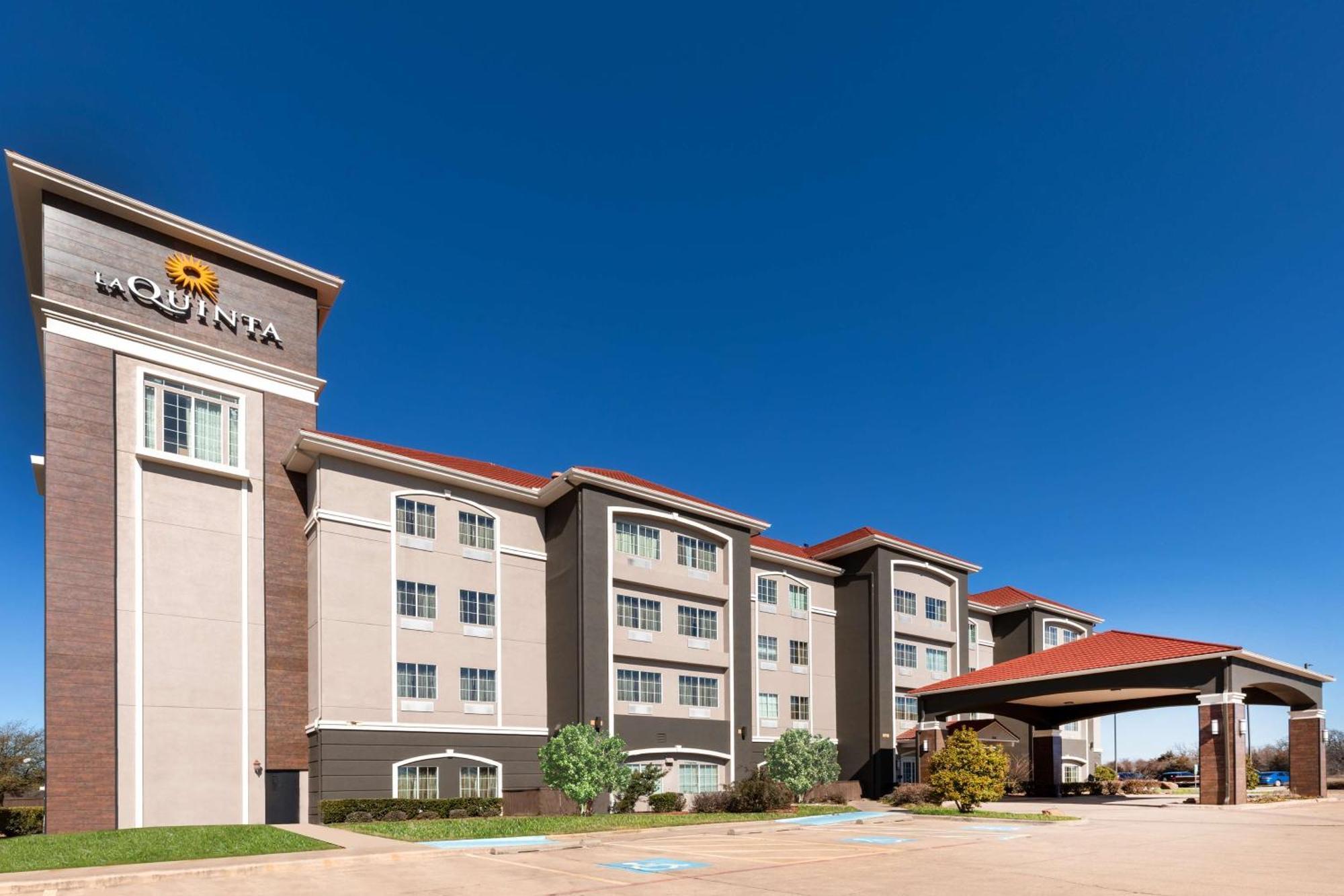 Отель La Quinta By Wyndham Mt. Pleasant Mount Pleasant Экстерьер фото